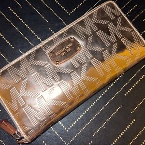 Michael Kors Rose Gold Wallet